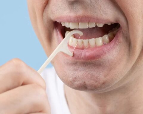 Vì tiết kiệm quá mức, người đàn ông suýt mất mạng vì bị vi khuẩn “ăn mòn” van tim