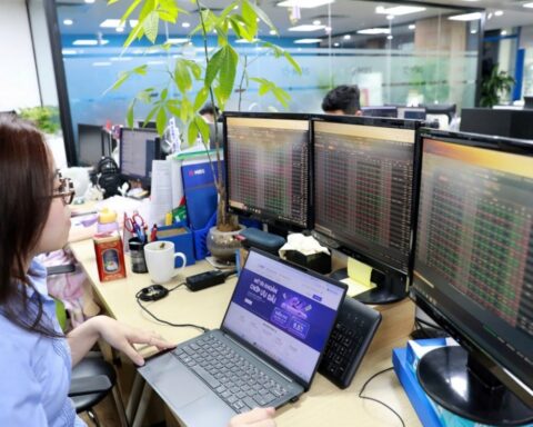 Nhà đầu tư cần nắm vững quy định pháp luật khi tham gia thị trường chứng khoán