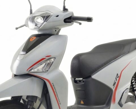 Ra mắt xe máy điện đi gần 300 km một lần sạc, giá 39 triệu đồng
