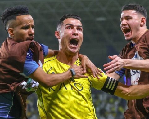 Ronaldo toả sáng giúp Al Nassr hạ Al Ahli: Đáp trả fan cực gắt bằng 5 chiếc cúp Champions League