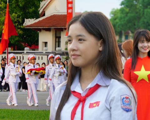 Chúng mình dậy sớm đi thăm Lăng Bác: Vì Lễ thượng cờ ngày 30/4 rất nhiều cảm xúc!
