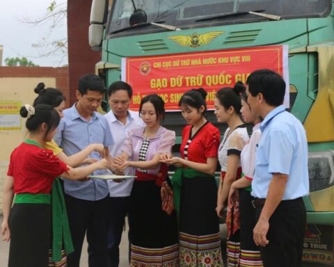 Ngành Dự trữ Nhà nước xuất cấp gạo hỗ trợ học sinh, học viên