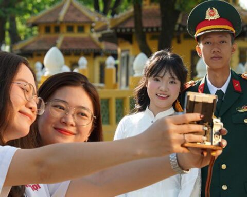 Từ Hải Phòng, Quảng Trị ra Hà Nội: 5h sáng dậy makeup, 7h có mặt ở Lăng Bác, 3 ngày khám phá hết thủ đô