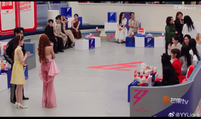 Trang Pháp bị cả dàn Chị Đẹp show Trung Quốc 