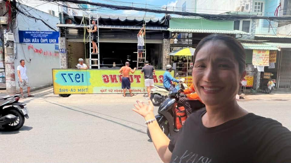 Tháo dỡ biển quán cà phê 25 nghìn một ly ở Gò Vấp của nữ NSƯT nổi đình đám miền Nam một thời- Ảnh 2.