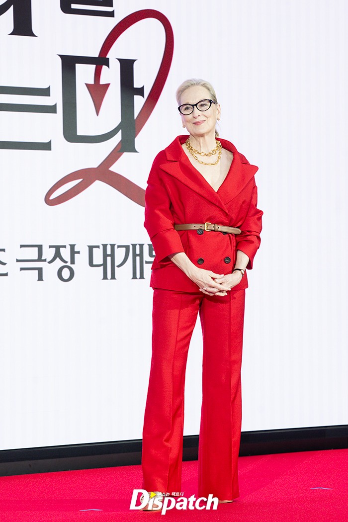 Khung hình viral nhất hôm nay: Jang Won Young đụng độ Anne Hathaway - Meryl Streep, "công chúa Kpop" có bị 2 minh tinh huyền thoại lấn át?- Ảnh 14.