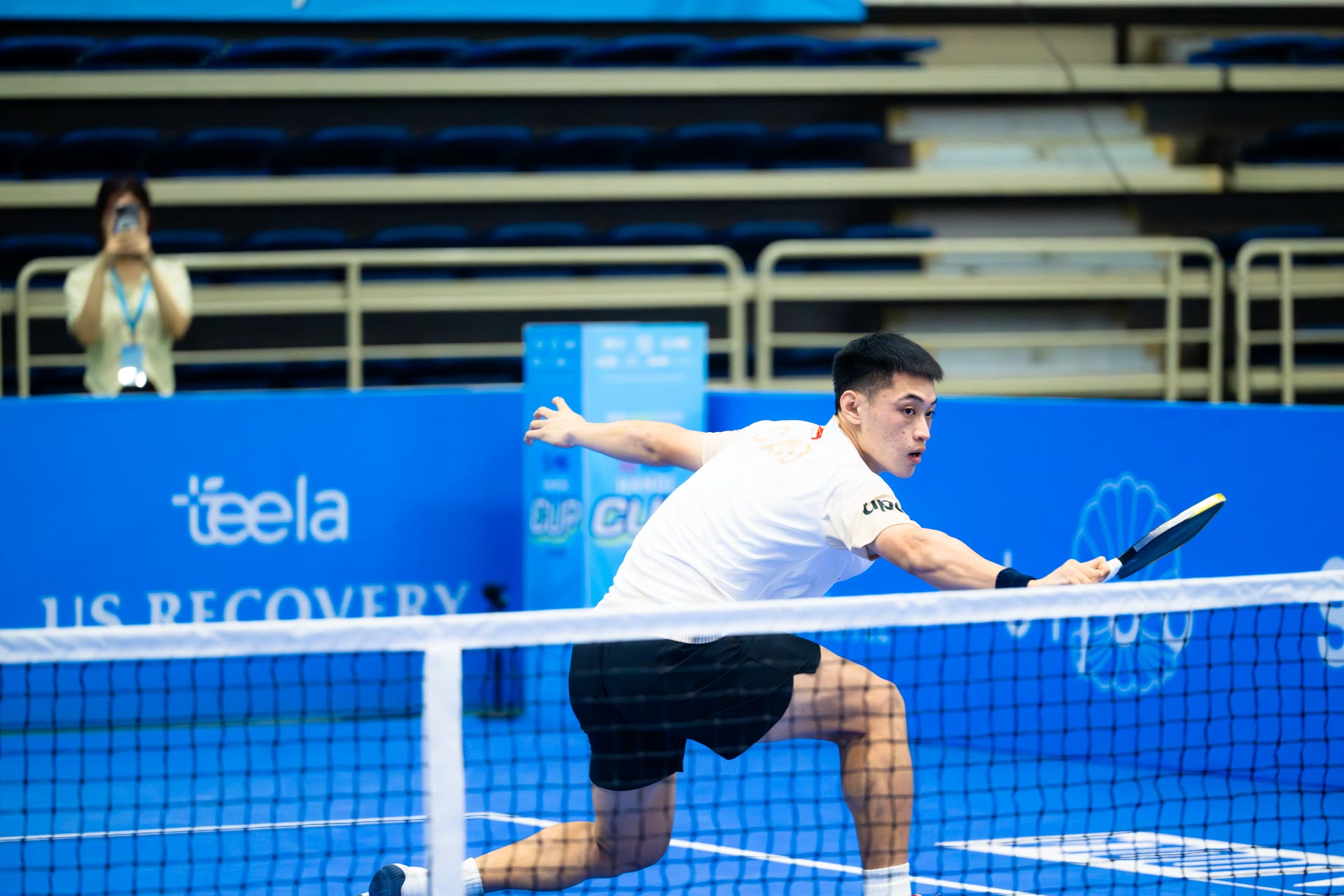 Vinh Hiển nén đau chấn thương, 