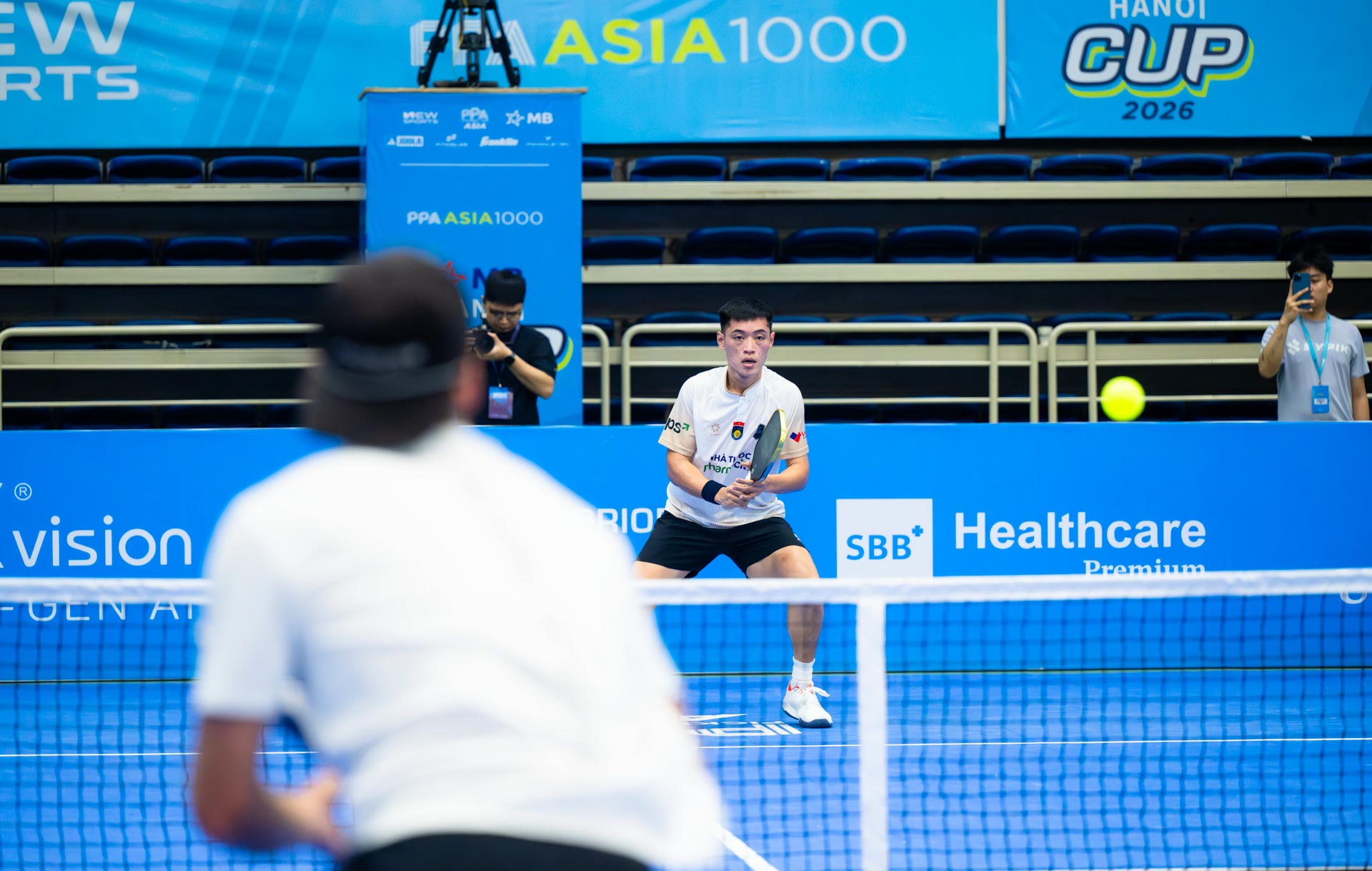 Vinh Hiển nén đau chấn thương, 