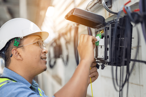 AI bùng nổ toàn cầu, nhưng thế giới lại “khát” 200.000 lao động trong ngành không cần bằng đại học- Ảnh 2.