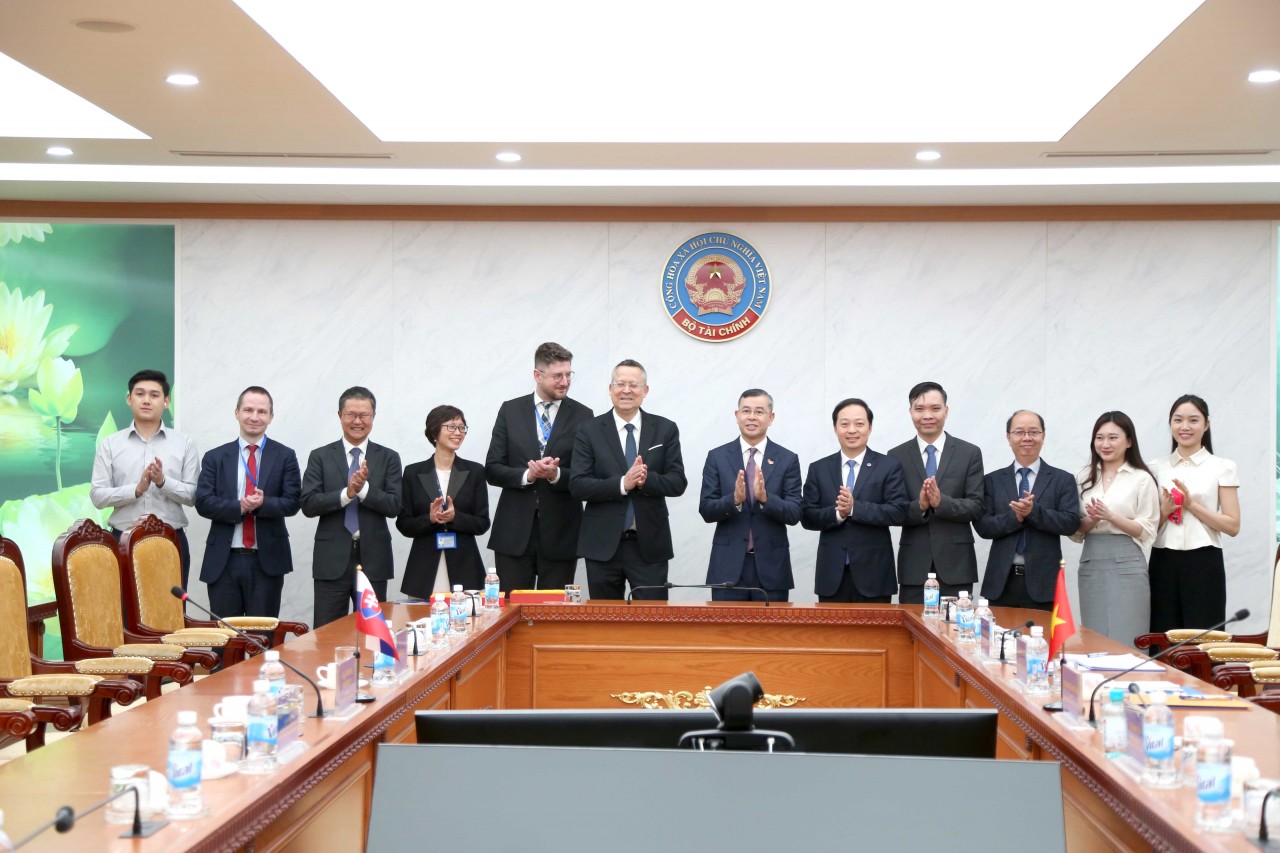 Bộ trưởng Ngô Văn Tuấn tiếp Bộ trưởng Bộ Tài chính Slovakia Bộ trưởng Ngô Văn Tuấn tiếp Bộ trưởng Bộ Tài chính Slovakia