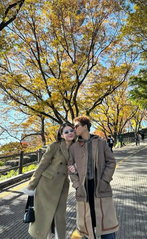 Quân A.P chính thức ra mắt vợ yêu 14 năm, nắm tay nhau công khai trên sân khấu- Ảnh 3.