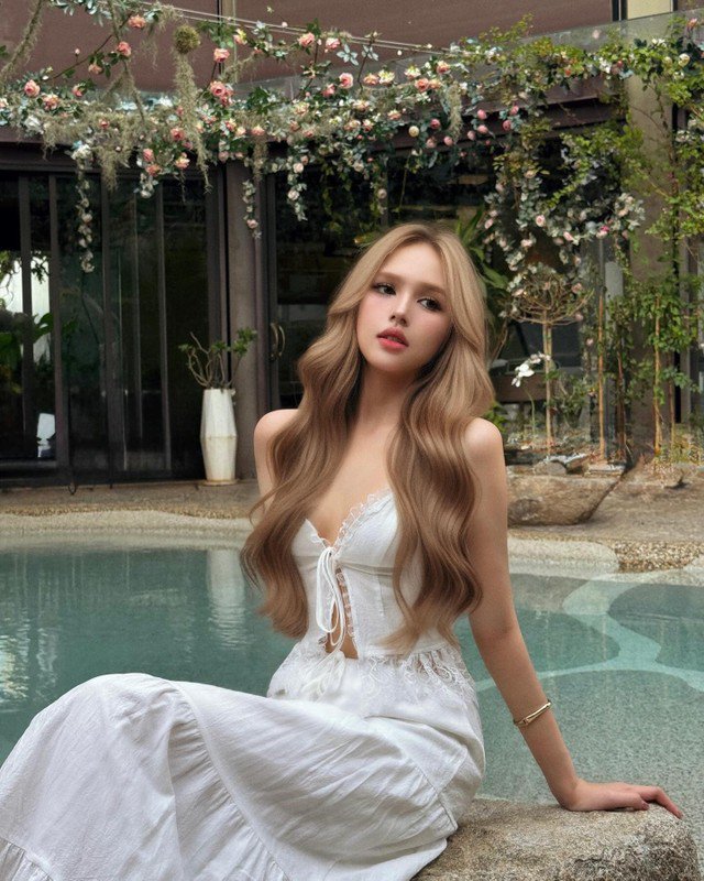 Á hậu Huyền My thanh lý giày hiệu nhưng bùng nổ tranh cãi: 