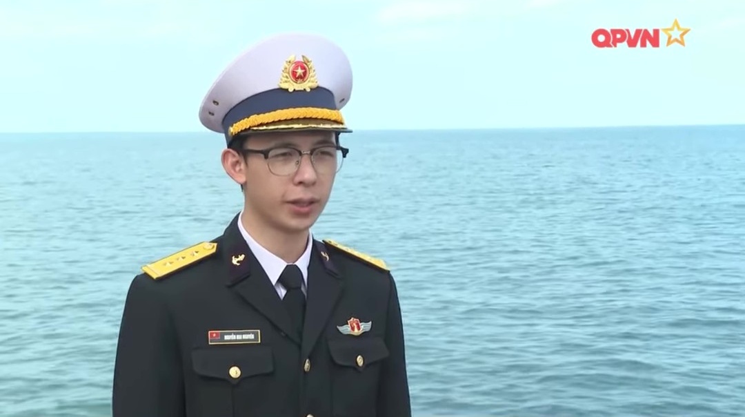 Thượng uý - Trợ lý phòng Đối ngoại, Bộ Tham mưu Quân chủng Hải quân gây sốt: Gương mặt tuấn tú, viết chữ đẹp như giấy khen - Ảnh 7.