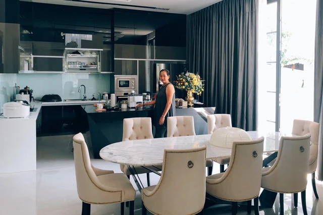 Trai nghèo miền Tây nay là ngôi sao showbiz: Sở hữu biệt thự 40 tỷ xa hoa, còn tậu cả cơ ngơi 25 tỷ tặng bố mẹ- Ảnh 21.