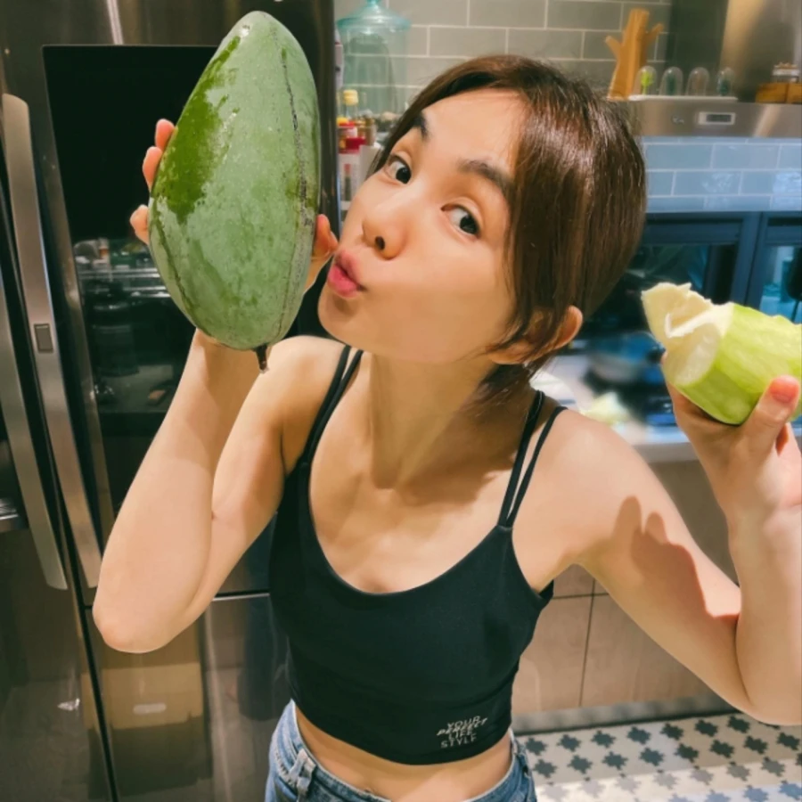 Sao nữ hạng A Đài Loan Ella  ở tuổi 45 vẫn khoe eo con kiến: Ăn tinh bột mà giảm 3kg khiến nhiều người ngỡ ngàng: Quá "thần thánh"!- Ảnh 3.