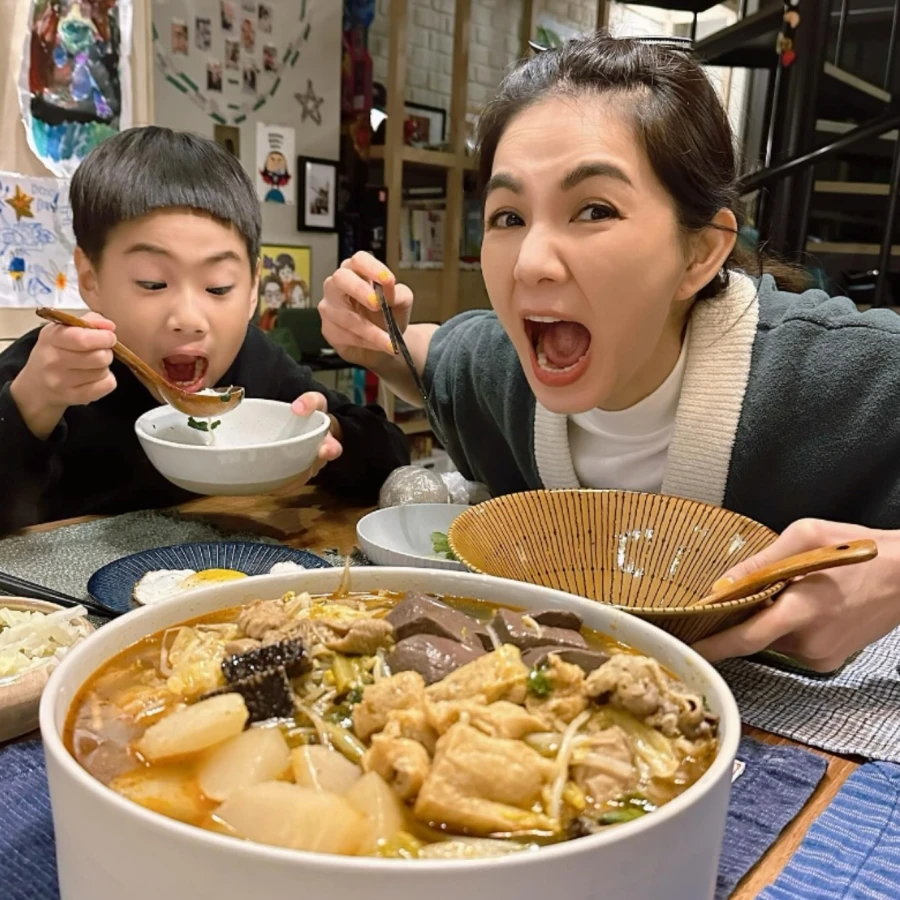 Sao nữ hạng A Đài Loan Ella  ở tuổi 45 vẫn khoe eo con kiến: Ăn tinh bột mà giảm 3kg khiến nhiều người ngỡ ngàng: Quá "thần thánh"!- Ảnh 4.