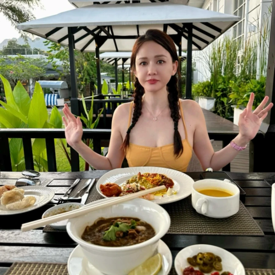 47 tuổi mà nhìn như 27? Trần Kiều Ân khiến dân mạng sốc với bí quyết "đóng băng tuổi tác", giảm cân cấp tốc chỉ trong 5 ngày- Ảnh 3.