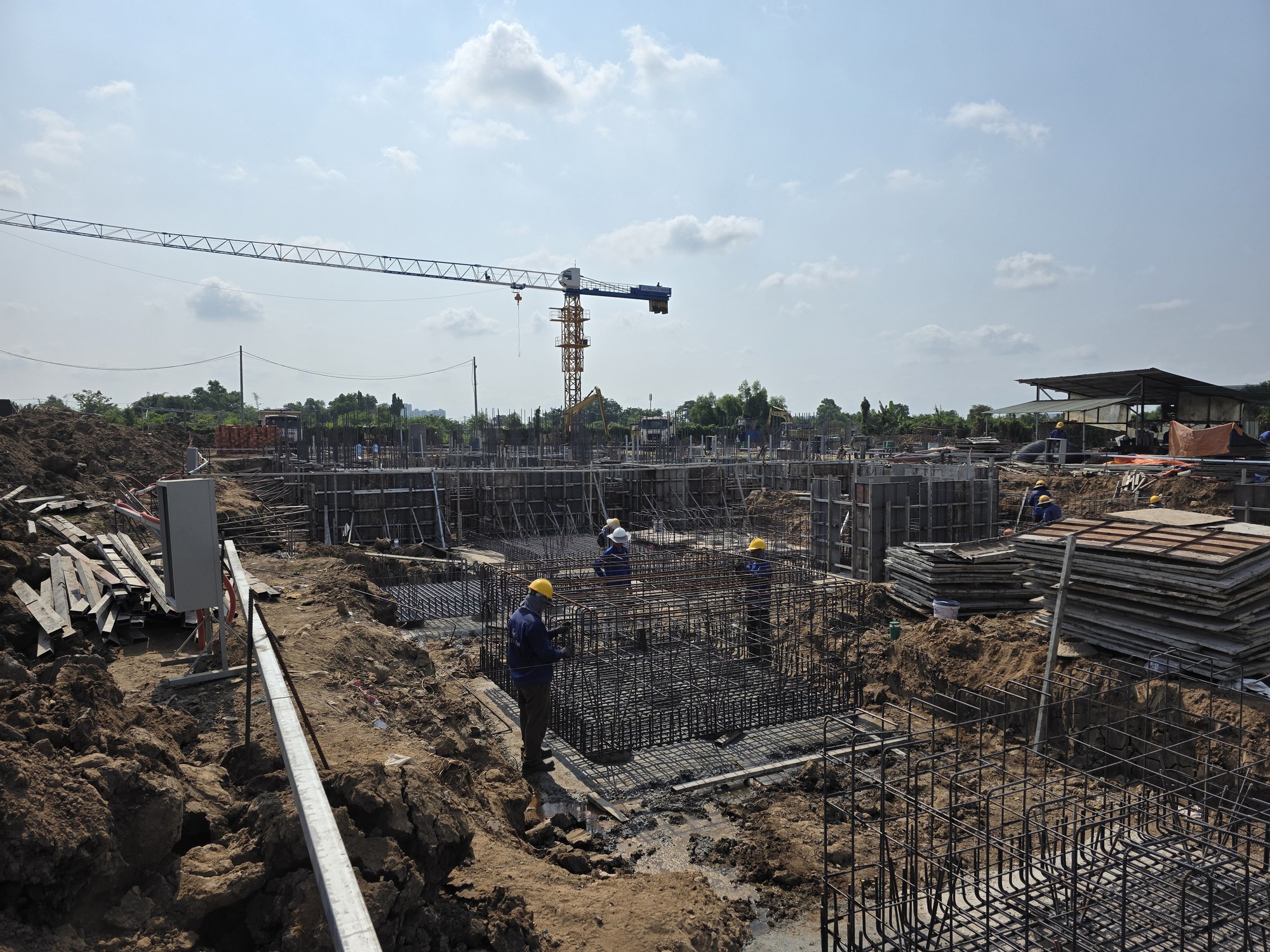 20 năm làm công nhân cũng chưa mua nỗi căn nhà ở xã hội giá 1,2 tỉ đồng - Ảnh 1.