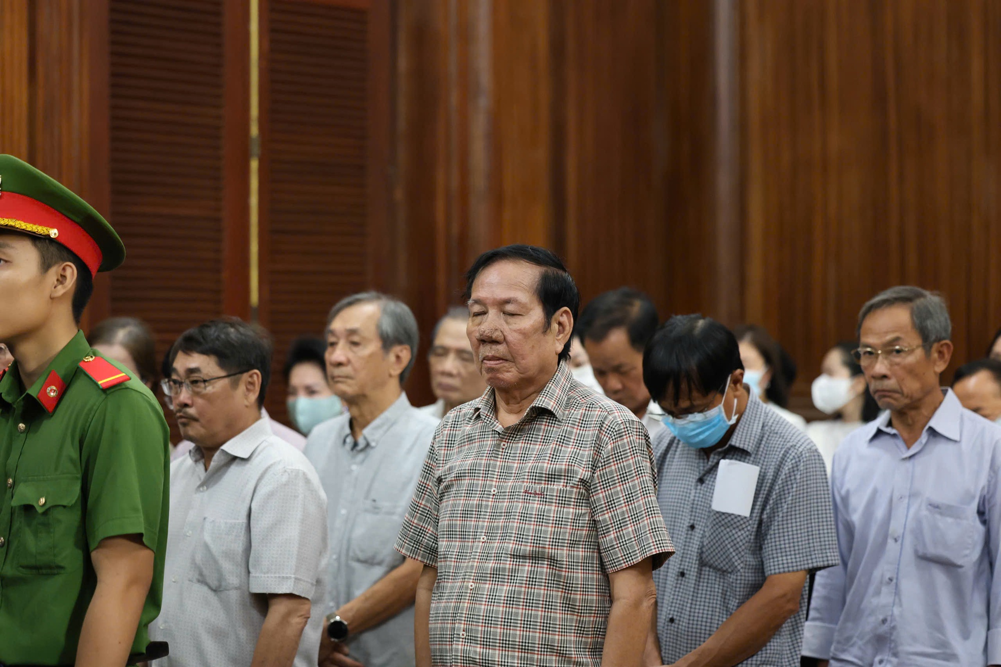 Bắt đầu xét xử 22 bị cáo 