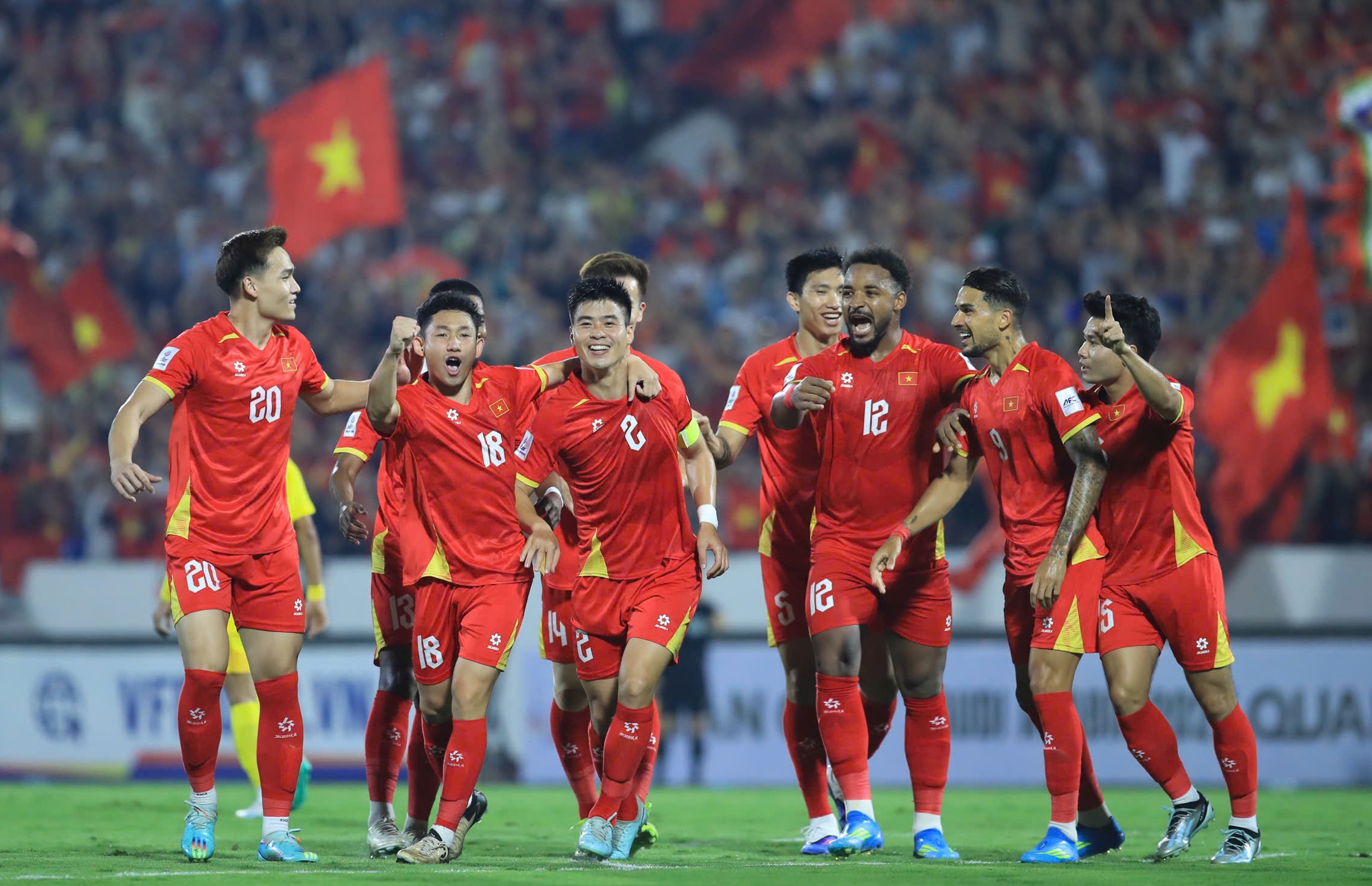 Thắng 3-1, ĐT Việt Nam khiến Malaysia 12 năm nếm mùi thất bại trên sân khách - Ảnh 6. Thắng 3-1, ĐT Việt Nam khiến Malaysia 12 năm nếm mùi thất bại trên sân khách - Ảnh 6.