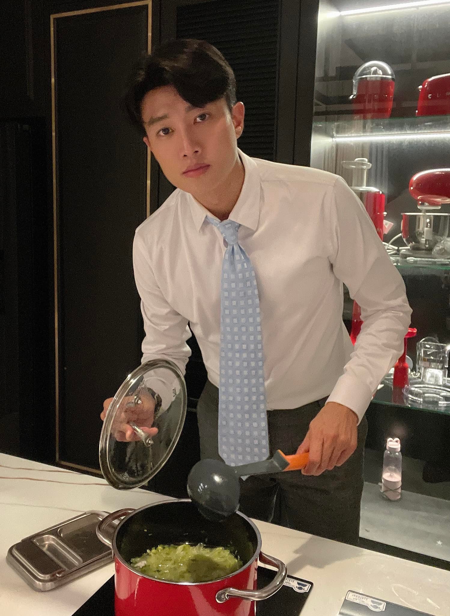 Trai nghèo miền Tây nay là ngôi sao showbiz: Sở hữu biệt thự 40 tỷ xa hoa, còn tậu cả cơ ngơi 25 tỷ tặng bố mẹ- Ảnh 14.