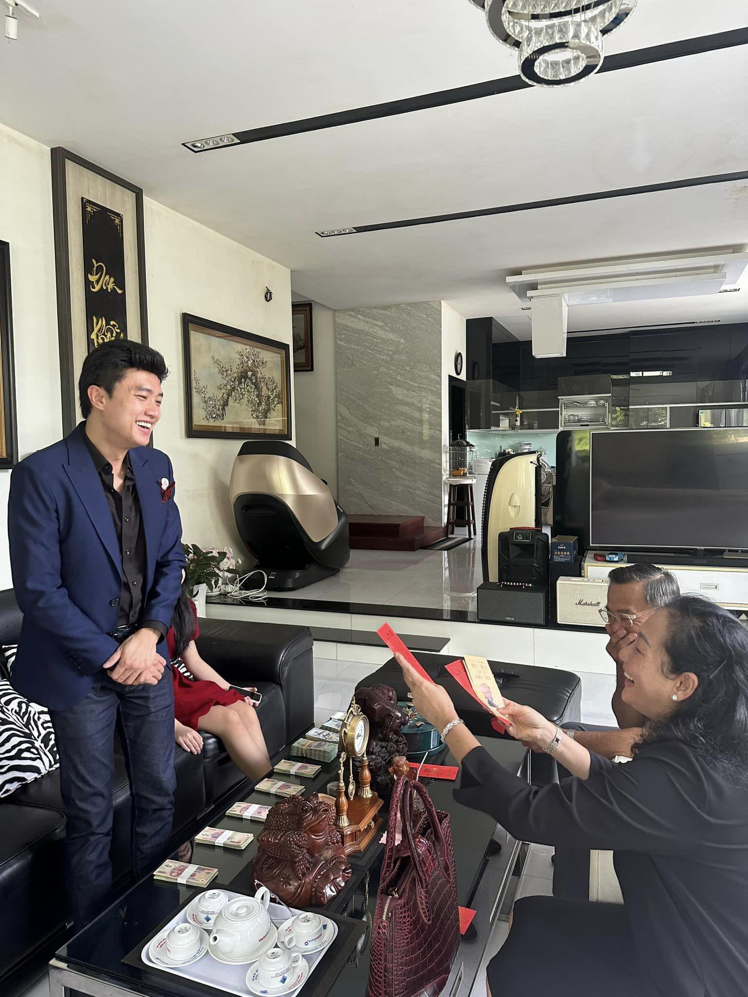 Trai nghèo miền Tây nay là ngôi sao showbiz: Sở hữu biệt thự 40 tỷ xa hoa, còn tậu cả cơ ngơi 25 tỷ tặng bố mẹ- Ảnh 7.