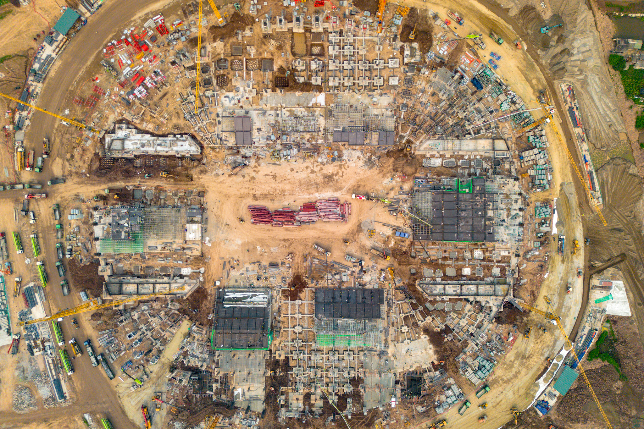 Đại công trường xây sân vận động lớn thứ hai Việt Nam: Lột xác sau 2 tháng, khán đài 60.000 chỗ dần lộ diện - Ảnh 4.