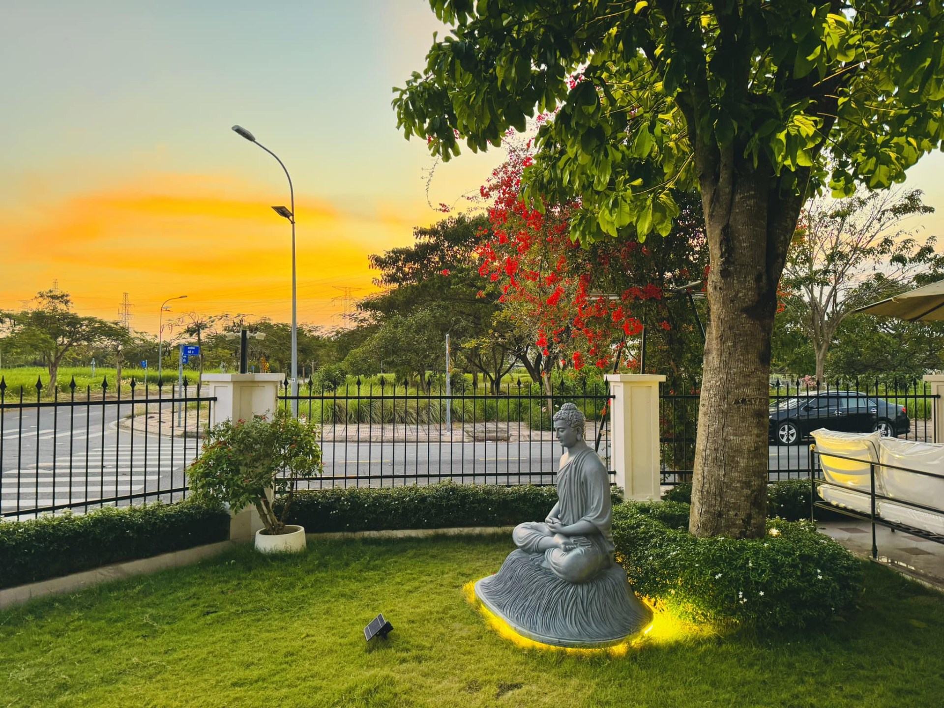 Trai nghèo miền Tây nay là ngôi sao showbiz: Sở hữu biệt thự 40 tỷ xa hoa, còn tậu cả cơ ngơi 25 tỷ tặng bố mẹ- Ảnh 3.