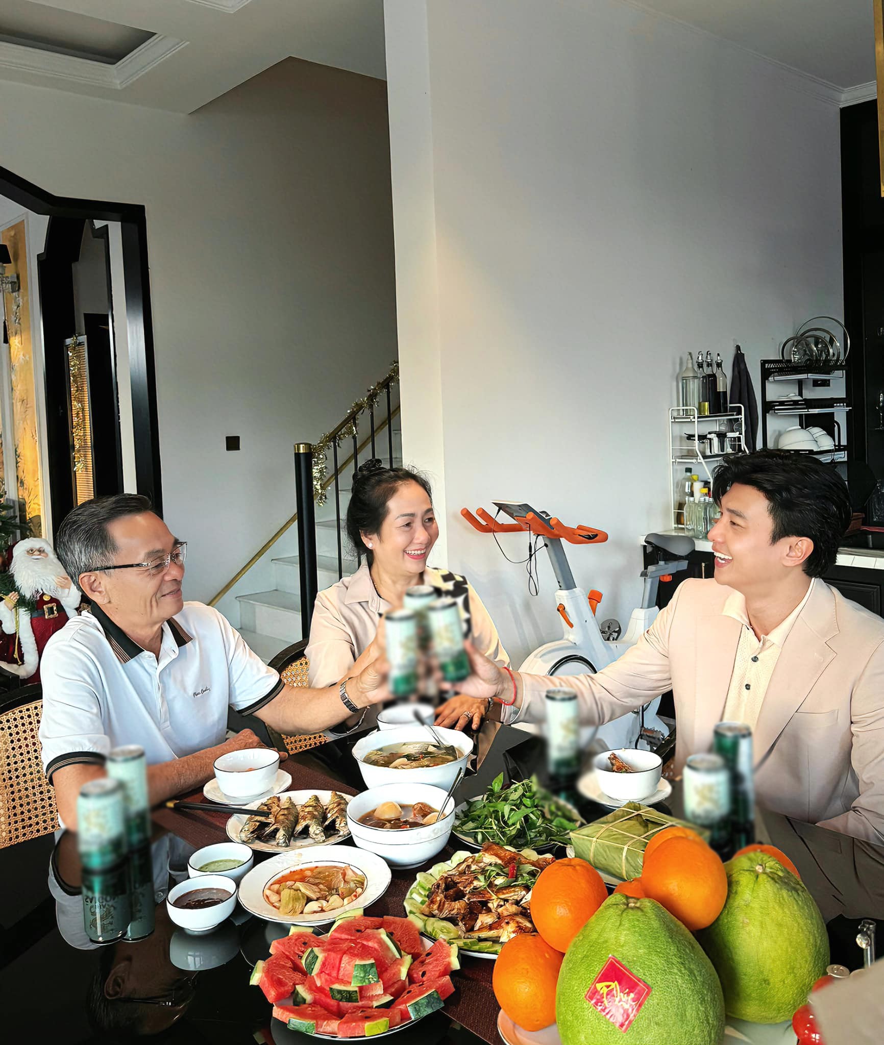 Trai nghèo miền Tây nay là ngôi sao showbiz: Sở hữu biệt thự 40 tỷ xa hoa, còn tậu cả cơ ngơi 25 tỷ tặng bố mẹ- Ảnh 15.