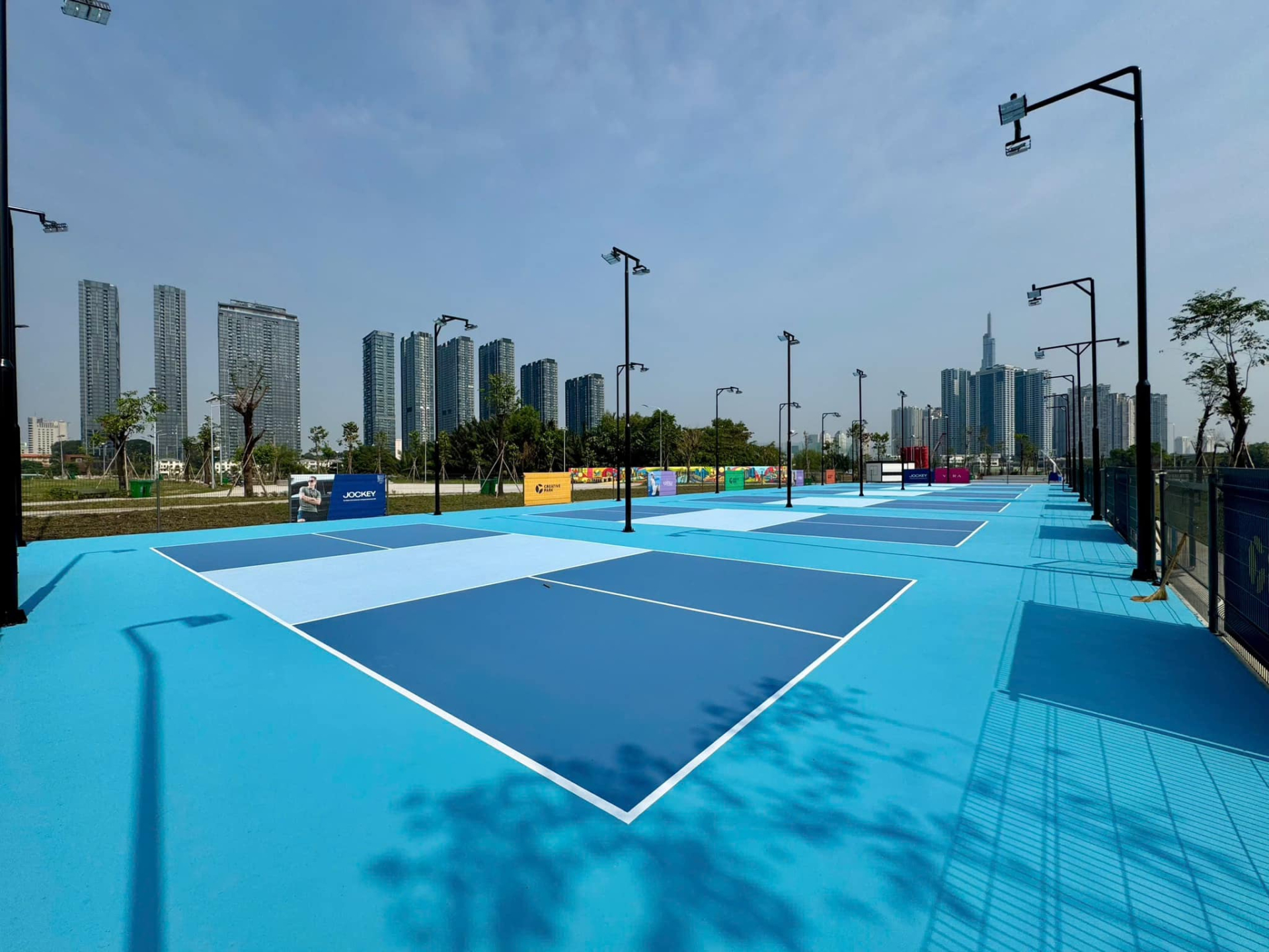 Cụm 18 sân pickleball sang chảnh ở TP.HCM là của ai? Hé lộ thân thế của con trai đại gia đứng sau - Ảnh 4.