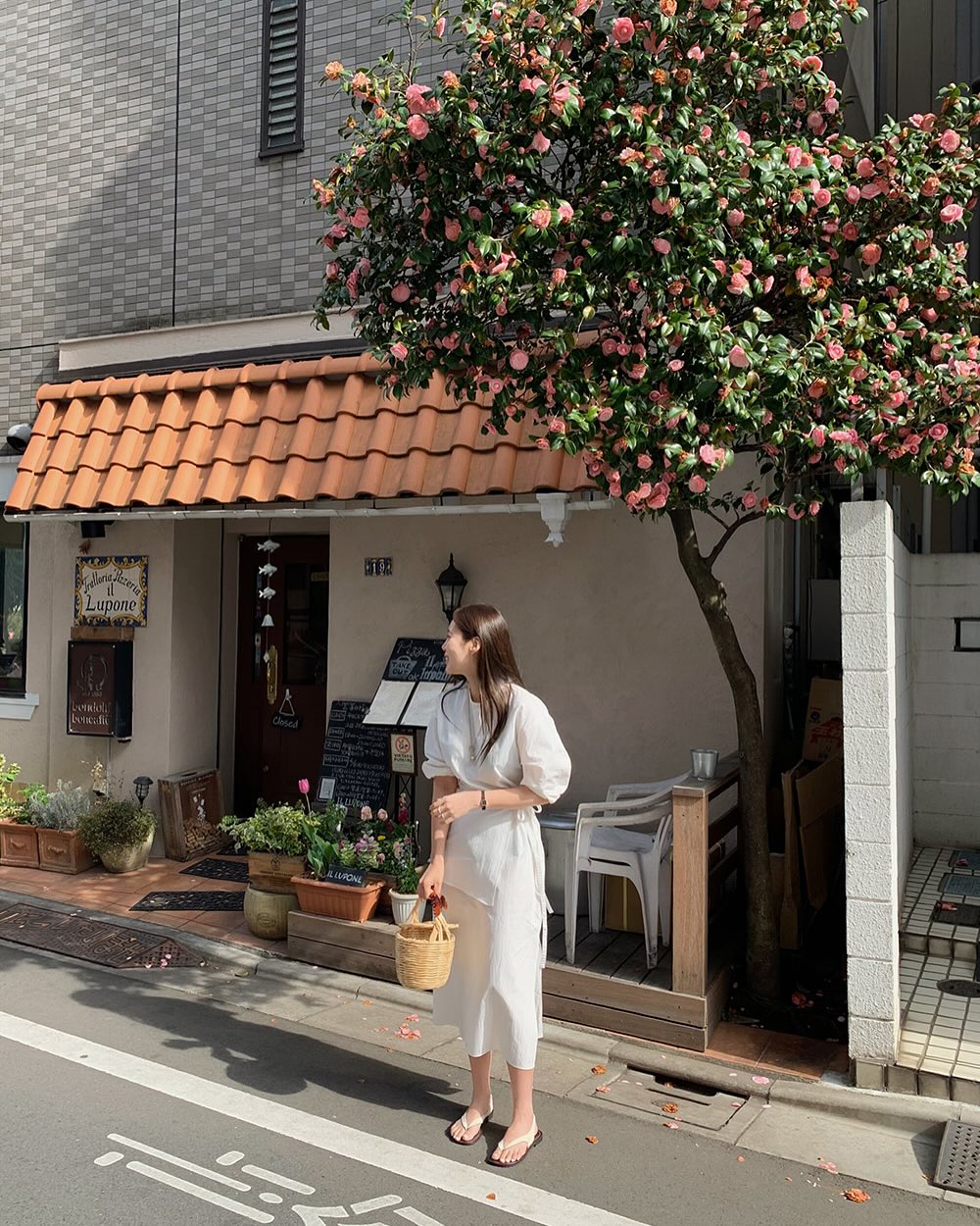 4 cách mặc chân váy đẹp mê ly khi đi du lịch- Ảnh 1.