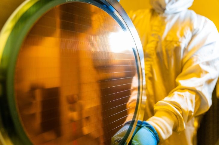 Google bỏ TSMC, chọn Intel đóng gói chip AI thế hệ tiếp theo- Ảnh 1.
