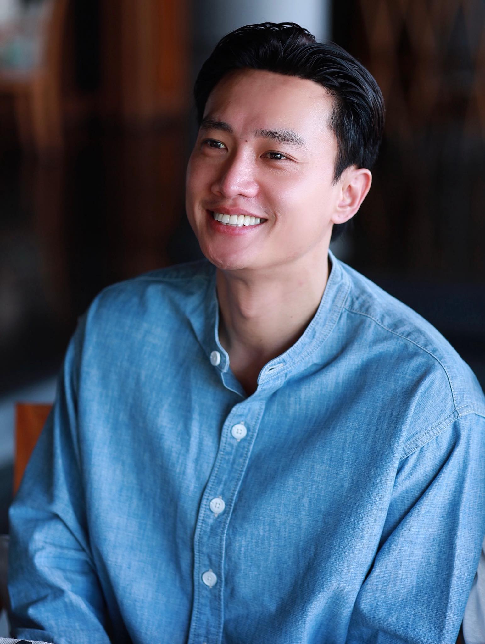 Quốc Trường lộ diện gây sốc: Lớp trang điểm trắng bóc, kẻ cả viền môi- Ảnh 3.