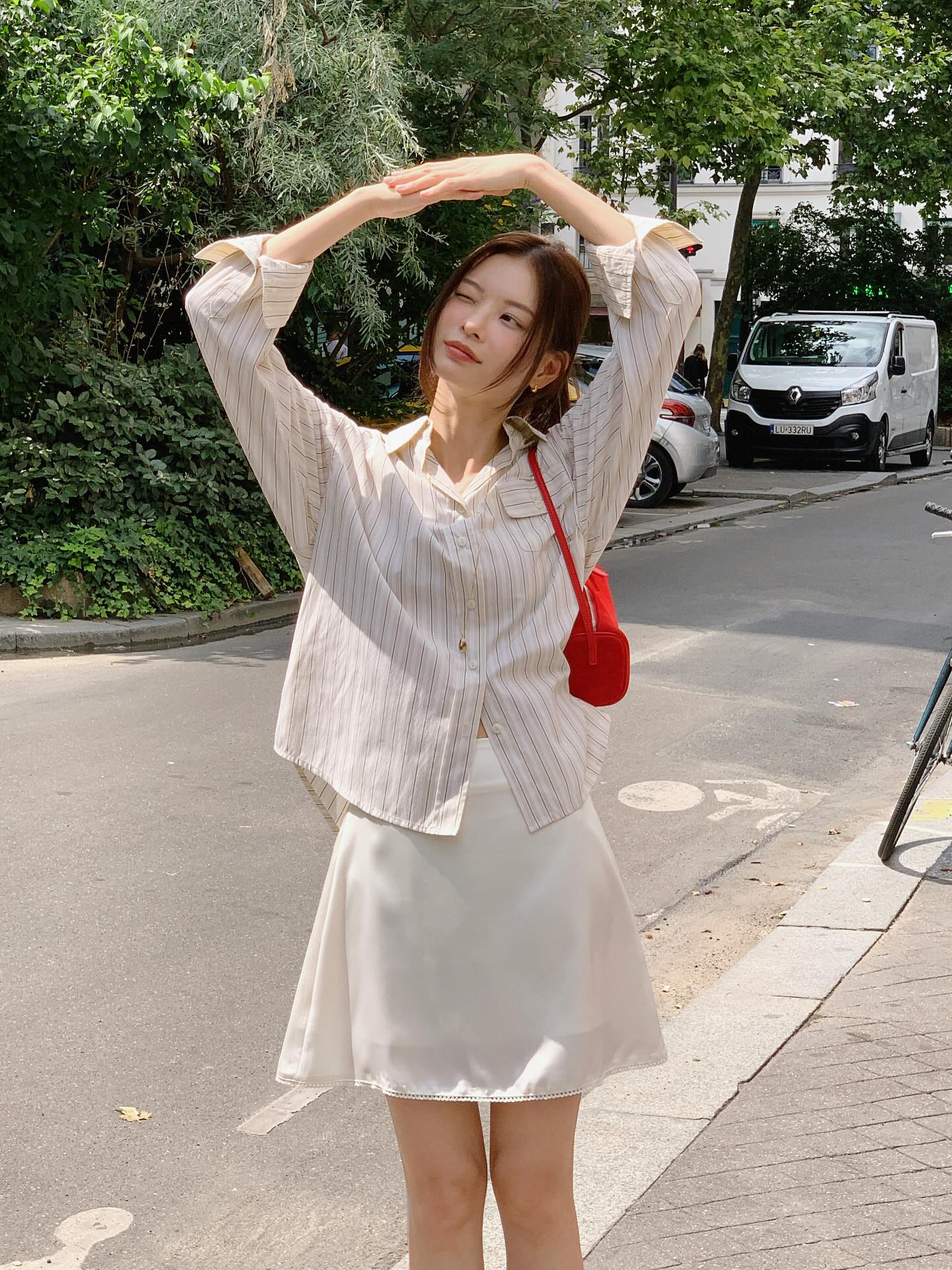 4 cách mặc chân váy đẹp mê ly khi đi du lịch- Ảnh 8.