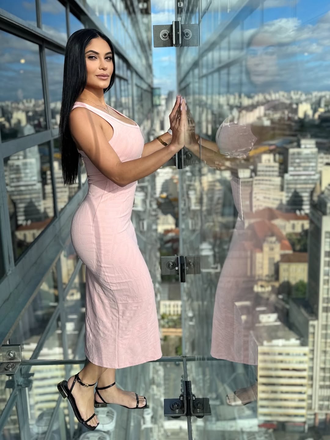 Bắt khẩn cấp 1 Hoa hậu đình đám nghi liên quan đường dây ma túy, lọt vào tầm ngắm vì hay khoe khoang sự giàu có trên mạng- Ảnh 2.