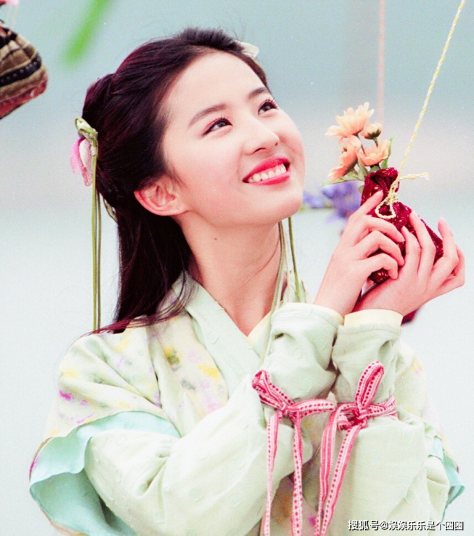 Trên đời có duy nhất 1 người cười hở lợi vẫn đẹp khủng khiếp, đẻ sớm 1.000 năm thì giai nhân thời cổ đều phải làm nền- Ảnh 3.