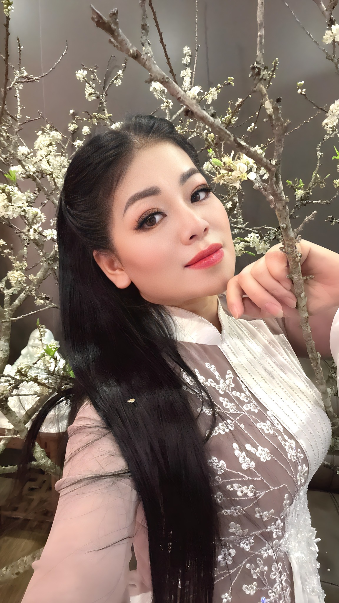 Mẹ đơn thân 4 con là "nữ hoàng nhạc đỏ" đình đám: "Hôm nay trời đẹp, em cũng xinh"- Ảnh 3.