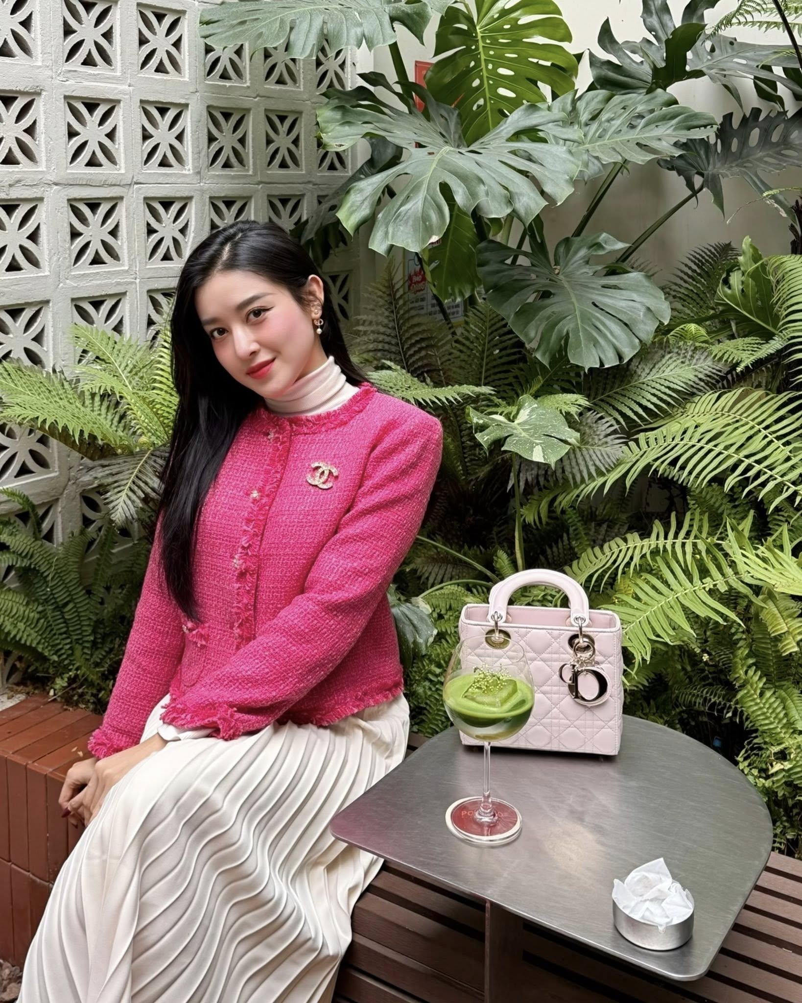Á hậu Huyền My tiếp tục lên đơn sau vụ đôi giày "bẩn bẩn", netizen nổi nóng: "Tôi điên lắm rồi đấy!"- Ảnh 4.