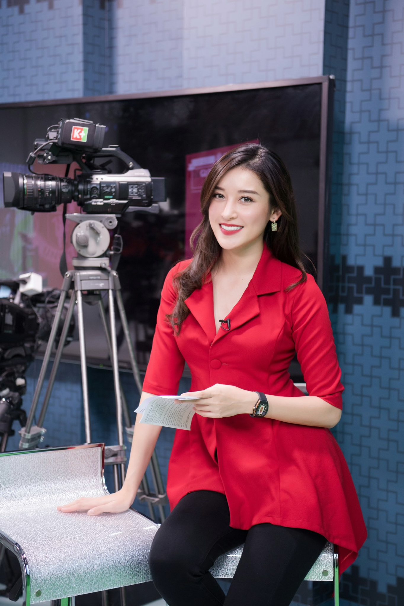 Á hậu Huyền My tiếp tục lên đơn sau vụ đôi giày "bẩn bẩn", netizen nổi nóng: "Tôi điên lắm rồi đấy!"- Ảnh 5.