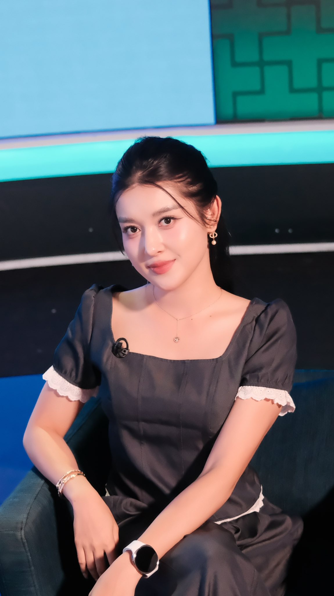 Á hậu Huyền My thanh lý giày hiệu nhưng bùng nổ tranh cãi: 