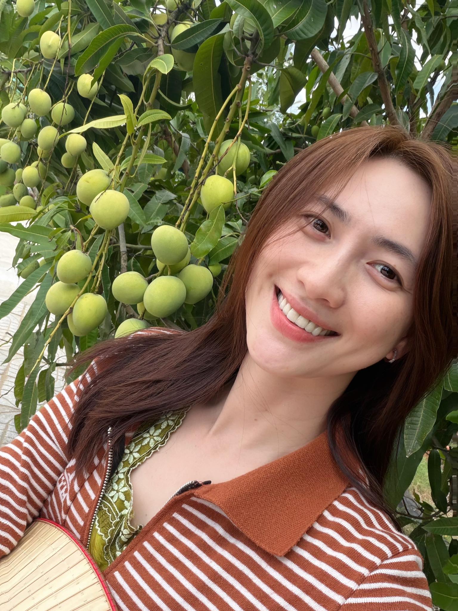 Việt Nam có nữ thần mặt mộc như gắn spotlight trên người, đẹp đến mức khiến Hoa hậu đứng chung suýt "tàng hình"- Ảnh 6.