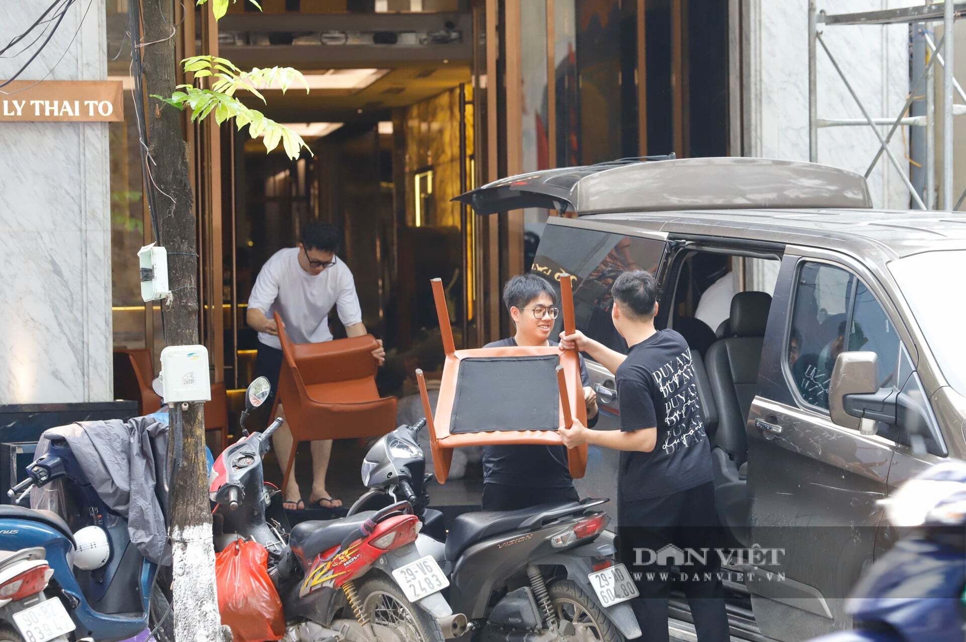 Cận cảnh khách sạn 9 tầng trên “đất vàng” cạnh Hồ Hoàn Kiếm bắt đầu di dời tài sản để giải phóng mặt bằng- Ảnh 3.