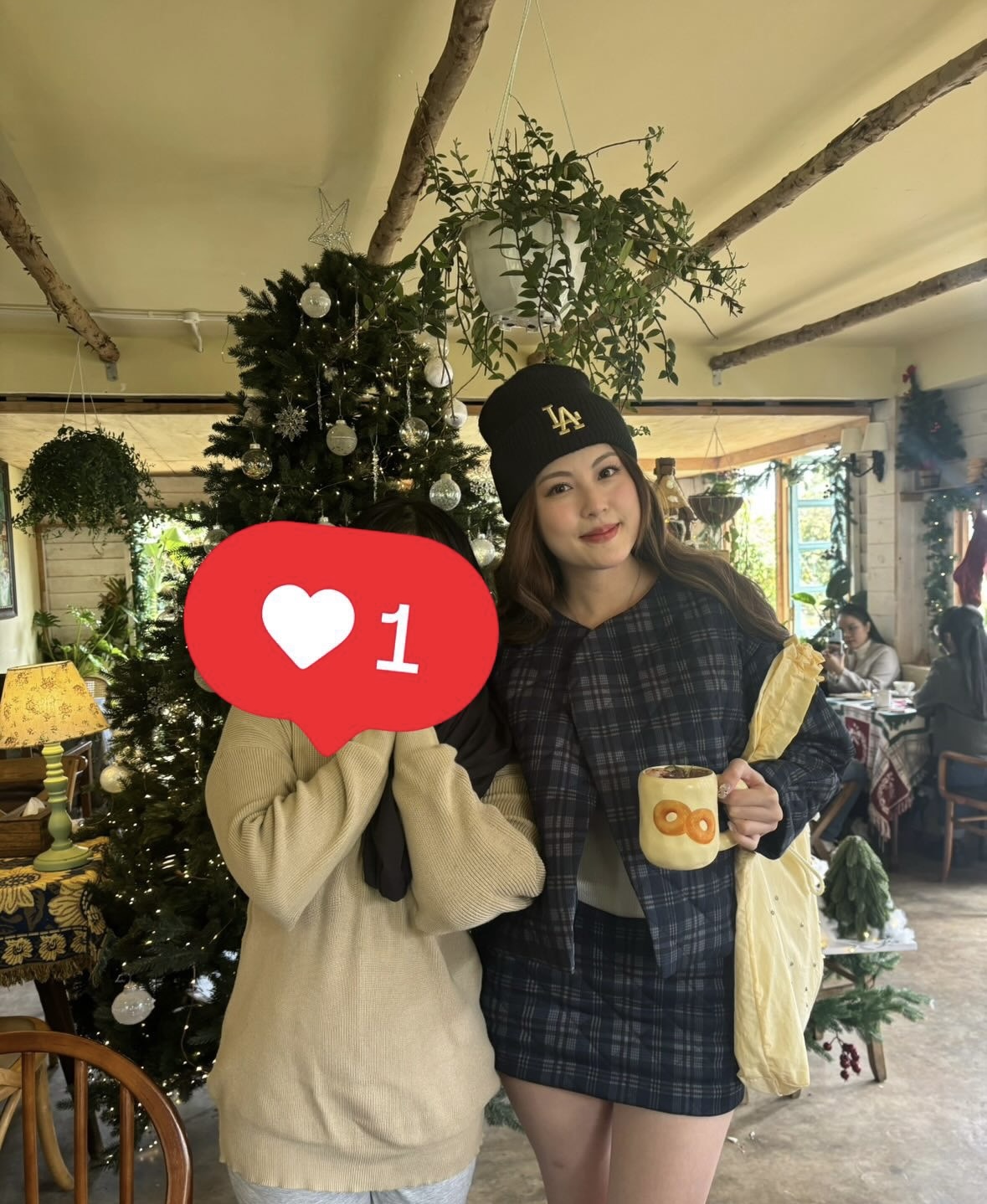 Đây là nhan sắc thật của bạn gái HIEUTHUHAI- Ảnh 1.