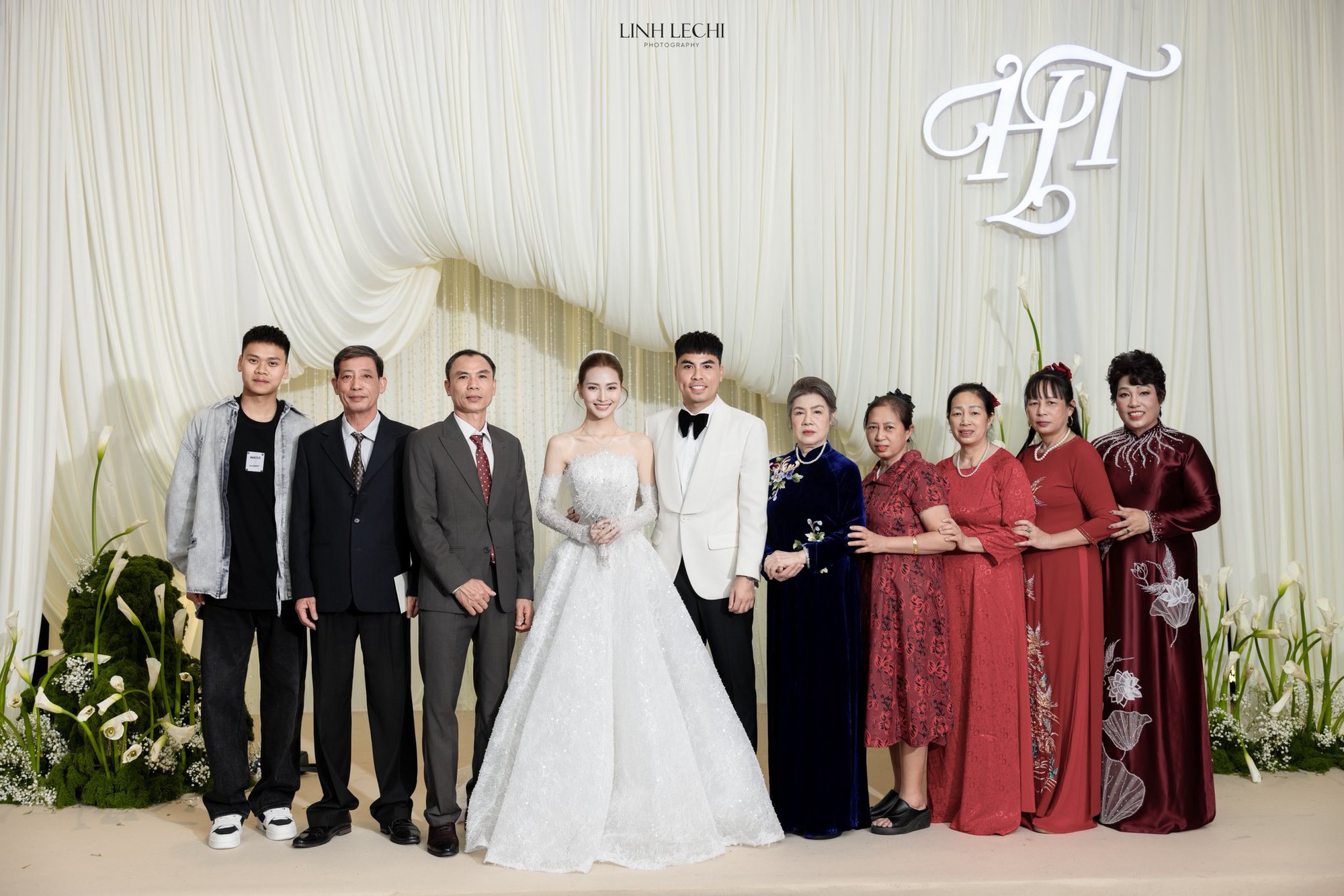 MC Mù Tạt khi cưới tuyển thủ Đức Huy: "Chồng không thích cho đi làm sớm nhưng không nói chồng nuôi", bố chồng cực cưng chiều- Ảnh 2.