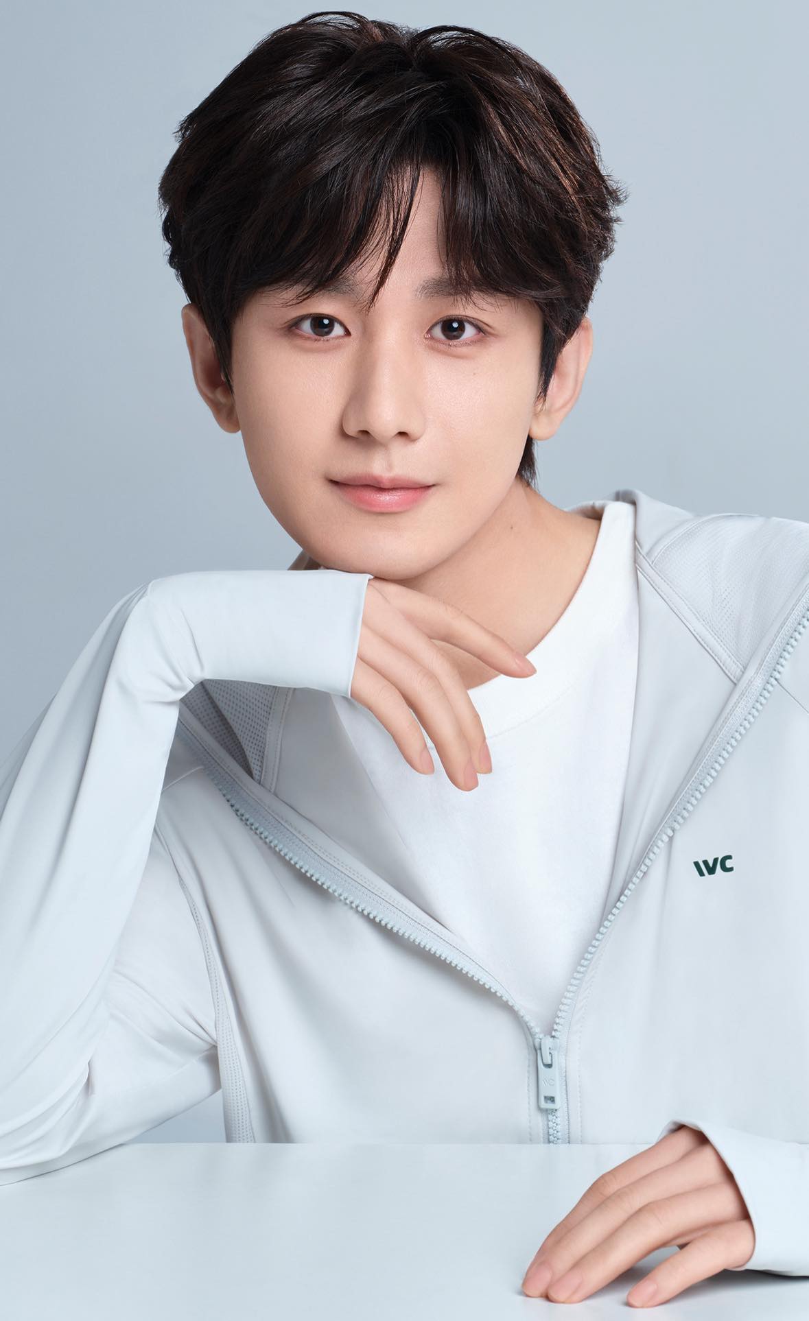 Sự hết thời của mỹ nam "xé couple" sốc nhất lịch sử showbiz: "Bay màu" 13 hợp đồng trong 4 tháng, chạm đáy danh tiếng vì sống ích kỷ- Ảnh 1.