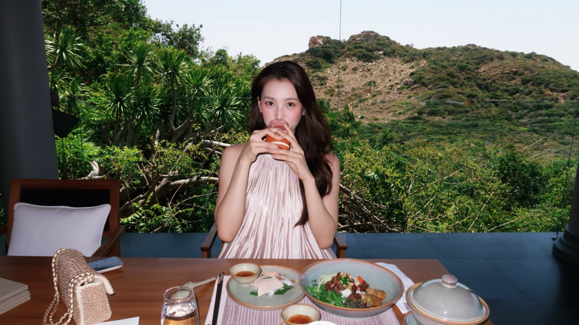 Rầm rộ tin Hoa hậu Tiểu Vy đang hẹn hò thiếu gia Hải Phòng, còn bị bắt gặp ở resort 5 sao- Ảnh 2.