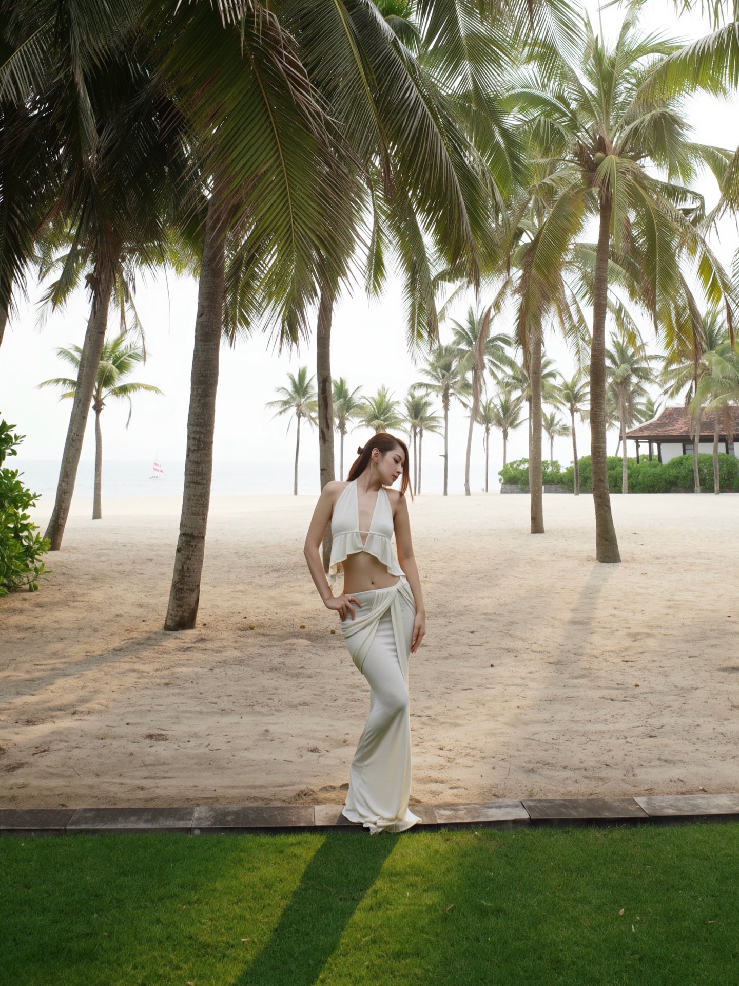 "Mỹ nhân đẹp nhất Việt Nam" mở bát dịp lễ, không cần bikini nhưng vẫn khiến dân tình "khó thở"- Ảnh 3.