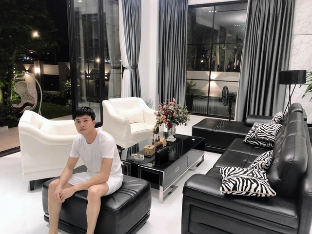 Trai nghèo miền Tây nay là ngôi sao showbiz: Sở hữu biệt thự 40 tỷ xa hoa, còn tậu cả cơ ngơi 25 tỷ tặng bố mẹ- Ảnh 20.