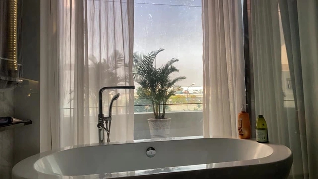 Trai nghèo miền Tây nay là ngôi sao showbiz: Sở hữu biệt thự 40 tỷ xa hoa, còn tậu cả cơ ngơi 25 tỷ tặng bố mẹ- Ảnh 26.