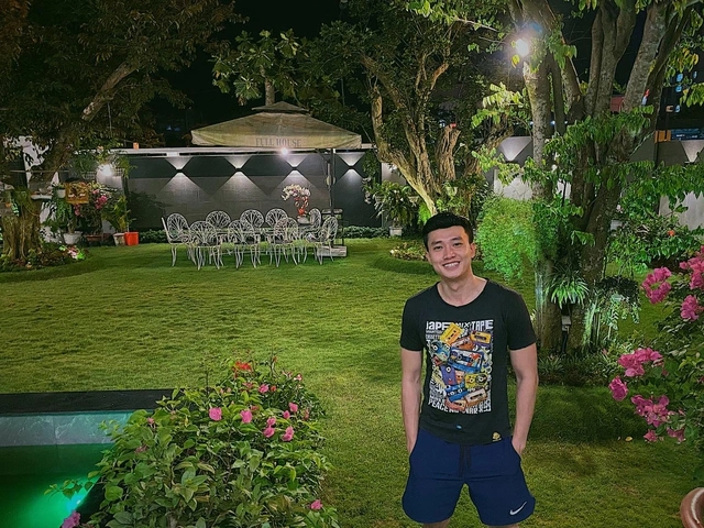 Trai nghèo miền Tây nay là ngôi sao showbiz: Sở hữu biệt thự 40 tỷ xa hoa, còn tậu cả cơ ngơi 25 tỷ tặng bố mẹ- Ảnh 32.